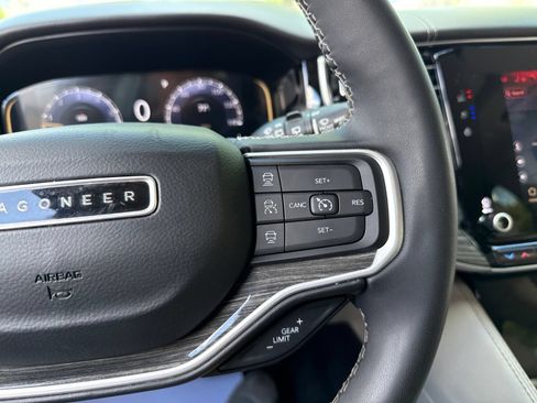Used 2022 Jeep Wagoneer Series II w/ Premium Group I AWD/4WD image 31