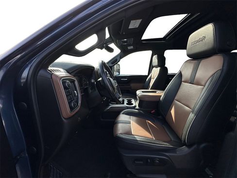 Used 2022 Chevrolet Silverado 2500 High Country w/ Z71 Off-Road Package image 9