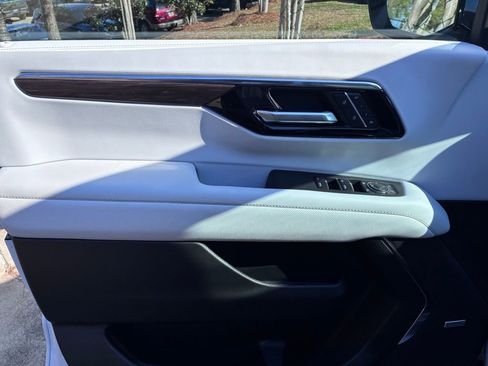 New 2026 Chevrolet Suburban Premier image 31