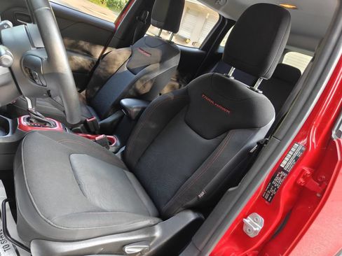 Used 2015 Jeep Renegade Trailhawk AWD/4WD image 11