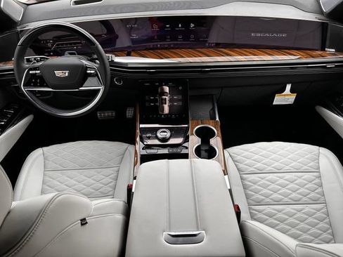 New 2026 Cadillac Escalade ESV Platinum Luxury w/ LPO, Floor Liner Package image 9