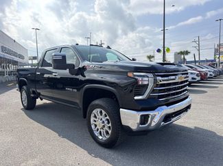 Used 2025 Chevrolet Silverado 2500 LTZ w/ LTZ Plus Package video 3