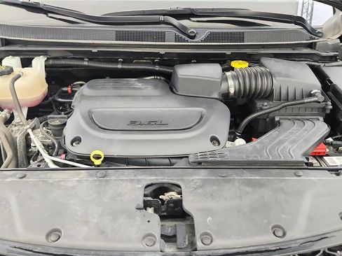 Used 2023 Chrysler Pacifica Touring-L FWD image 21