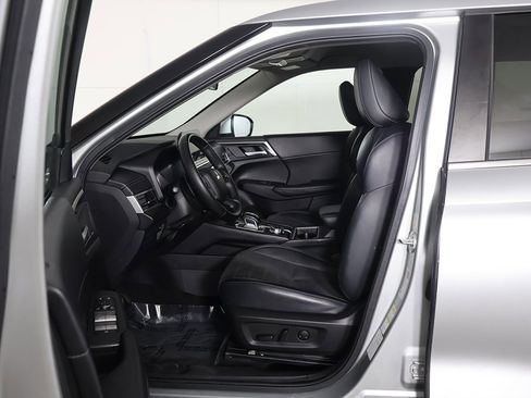 Used 2024 Mitsubishi Outlander SE image 26