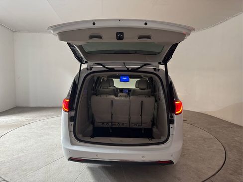 Used 2018 Chrysler Pacifica Touring Plus image 13