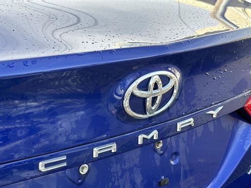 Used 2018 Toyota Camry LE image 11