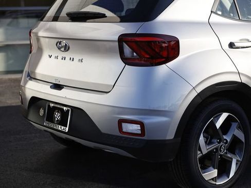 Used 2025 Hyundai Venue SEL FWD image 7
