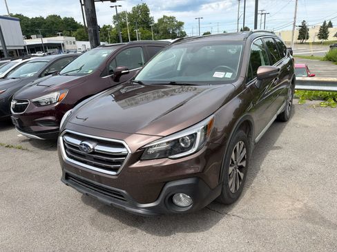 Used 2019 Subaru Outback 2.5i Touring AWD/4WD image 2