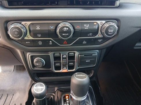 Used 2025 Jeep Gladiator Sport image 55