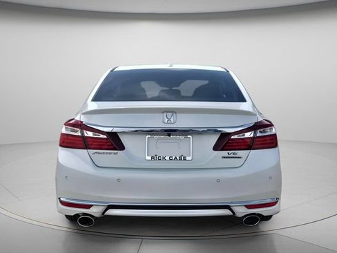 Used 2017 Honda Accord Touring image 6