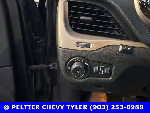 Used 2016 Jeep Cherokee Latitude image 11