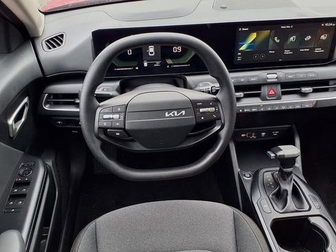 New 2025 Kia K4 LXS FWD image 2