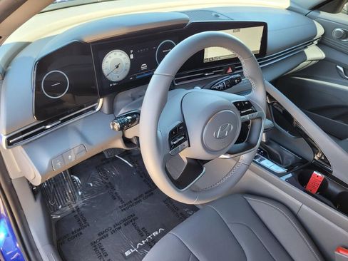 Used 2024 Hyundai Elantra SEL w/ Convenience Package image 9
