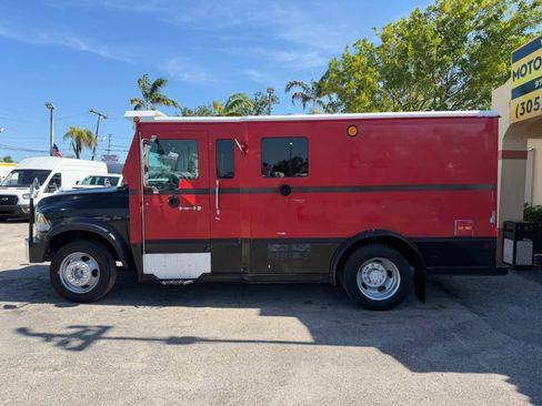 Used 2016 RAM 5500 Tradesman w/ Chrome Appearance Group RWD image 2