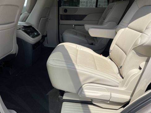 Used 2019 Lincoln Navigator Select image 10