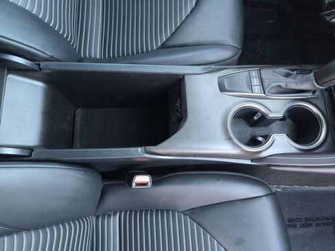 Used 2022 Toyota Camry SE image 16