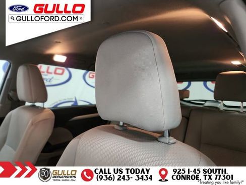 Used 2018 Toyota Highlander LE image 18