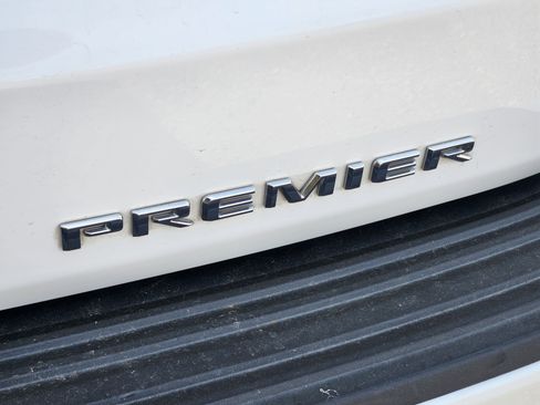 Used 2021 Chevrolet Tahoe Premier w/ Premium Package image 9