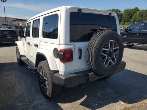 Certified 2024 Jeep Wrangler Unlimited Sahara w/ Technology Group AWD/4WD image 9
