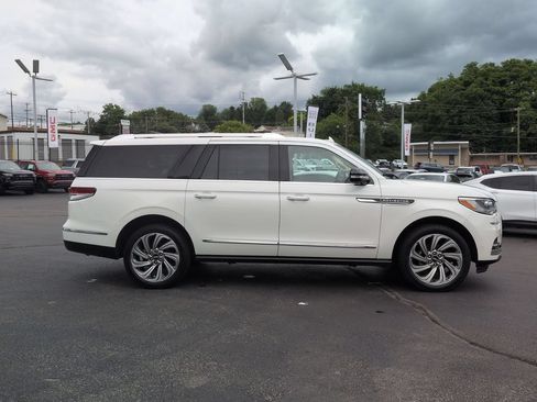 Used 2022 Lincoln Navigator L Reserve AWD/4WD image 4