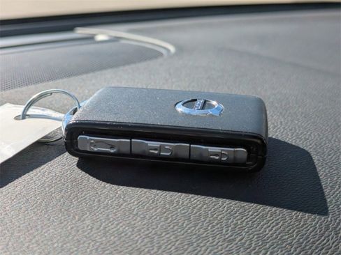 New 2025 Volvo XC40 B5 Plus w/ Protection Package Premier image 30