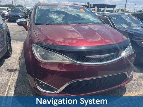 Used 2017 Chrysler Pacifica Limited w/ UConnect Theater Package FWD image 3