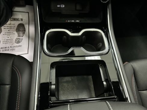 Used 2024 Chevrolet Traverse RS image 24