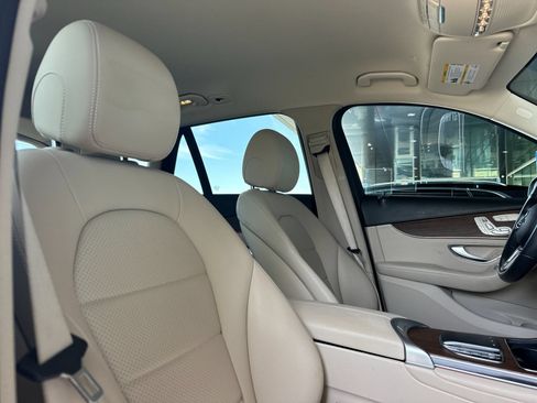 Certified 2022 Mercedes-Benz GLC 300 image 19