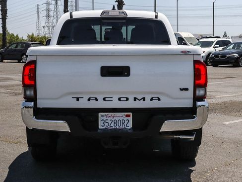 Used 2019 Toyota Tacoma SR5 RWD image 8
