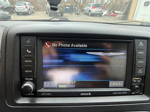Used 2015 Chrysler Town & Country Touring FWD image 5