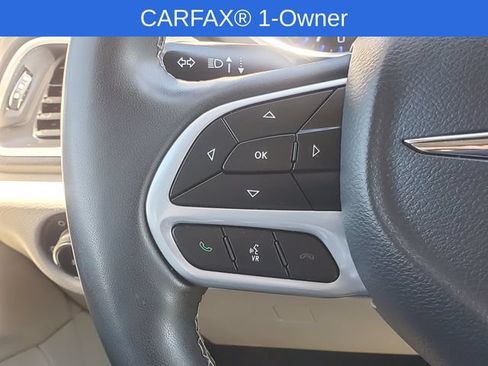 Used 2024 Chrysler Pacifica Touring-L FWD image 17
