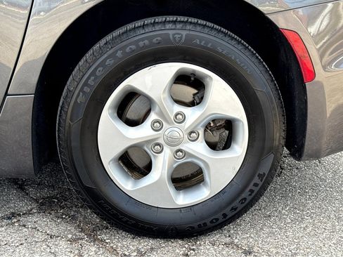 Used 2017 Chrysler Pacifica Touring-L Plus image 7