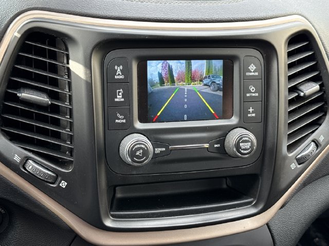 Used 2018 Jeep Cherokee Latitude AWD/4WD image 27