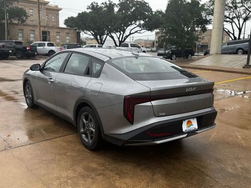 Used 2025 Kia K4 LXS image 8