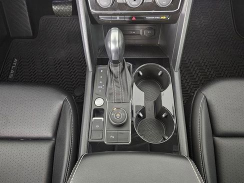 Used 2022 Volkswagen Atlas SE image 40