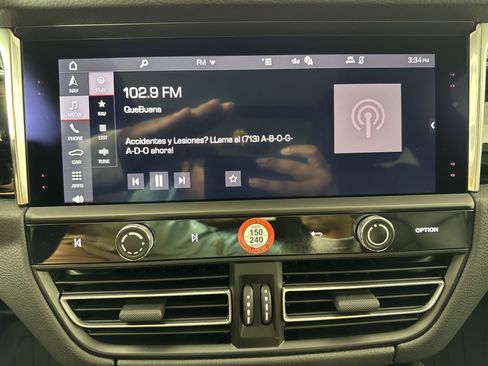 Certified 2025 Porsche Macan image 17