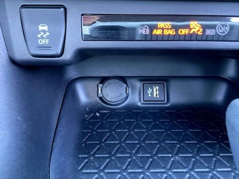 Used 2025 Toyota RAV4 XLE image 30