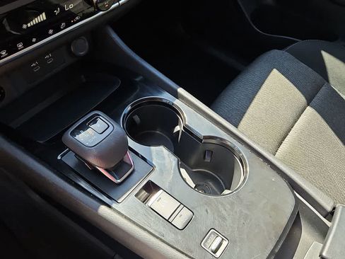 Used 2025 Nissan Rogue SV FWD image 20