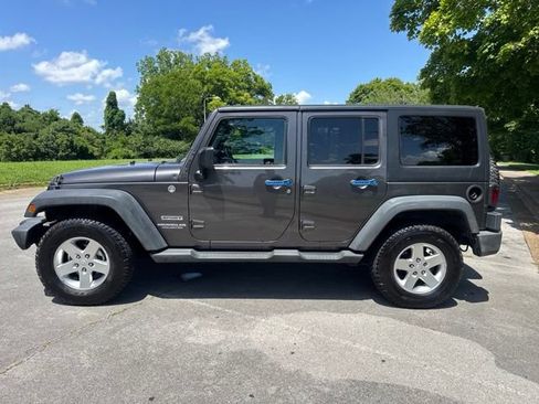 Used 2014 Jeep Wrangler Unlimited Sport w/ Quick Order Package 24S AWD/4WD image 4
