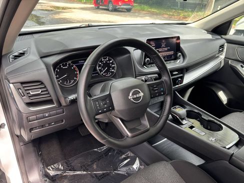 Used 2025 Nissan Rogue SV FWD image 35