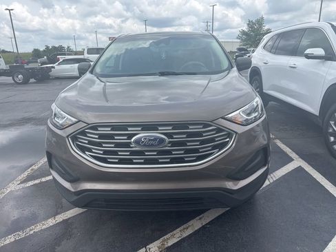 Used 2019 Ford Edge SE FWD image 2