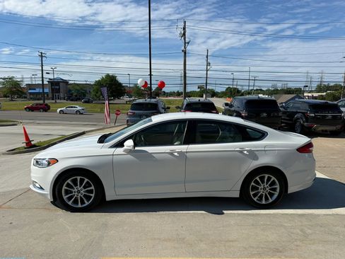 Used 2017 Ford Fusion SE FWD image 7