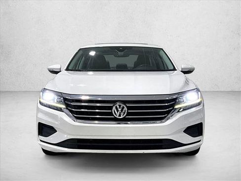 Used 2022 Volkswagen Passat 2.0T SE FWD image 3