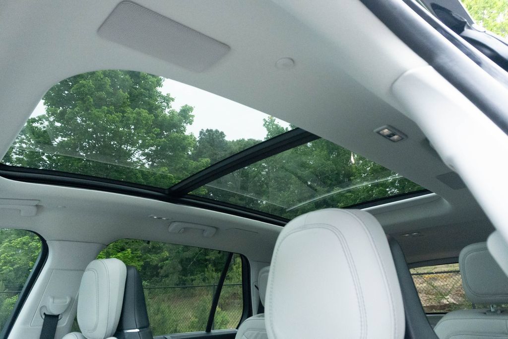 Used 2025 Lincoln Aviator Reserve w/ Equipment Group 201A AWD/4WD image 4