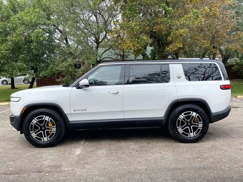 Used 2023 Rivian R1S Adventure image 4