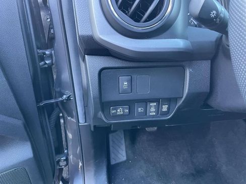 Used 2023 Toyota Tacoma TRD Sport image 31