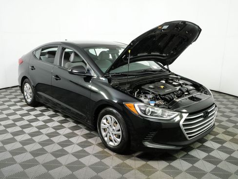 Used 2017 Hyundai Elantra SE FWD image 30