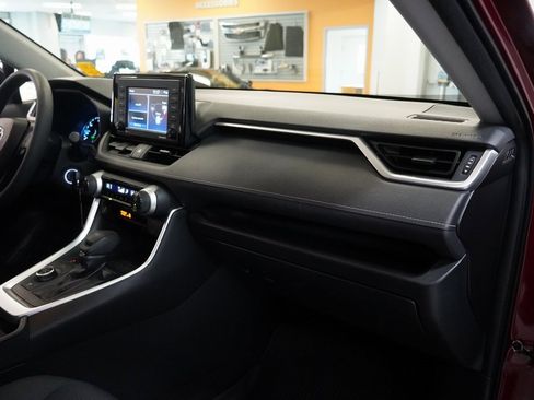 Used 2020 Toyota RAV4 LE image 29