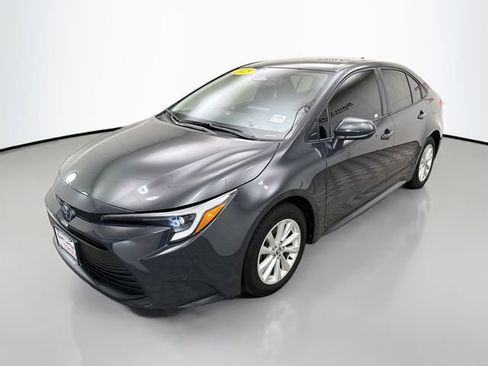 Used 2025 Toyota Corolla LE w/ LE Premium Package FWD image 3