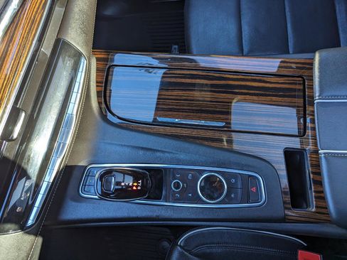 Used 2022 Cadillac Escalade Premium Luxury image 23